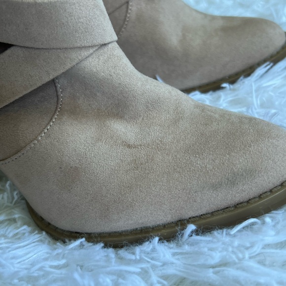 EUC. Blush pink. Closed toe ankle bootie - Picture 5 of 7
